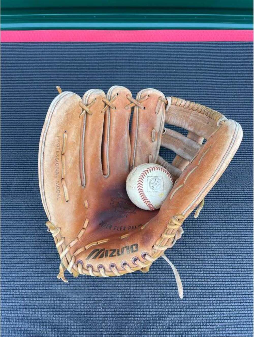 Mizuno Professional Model Max Flex MV21 North American Steerhide Baseball Glove